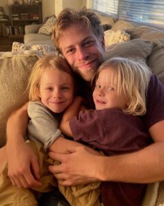 The Café Encounter: Finding Closure After Being Left Behind – Daily